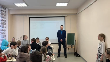 Председатель ЕФШИ Демихов М.И.