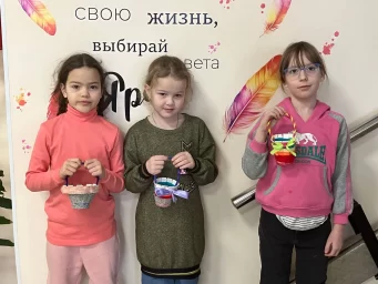 девочки с корзинками