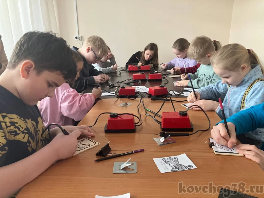 старательно выжигают