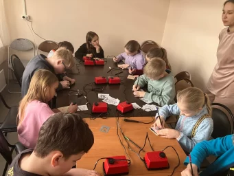 работа выжигателем под присмотром педагога